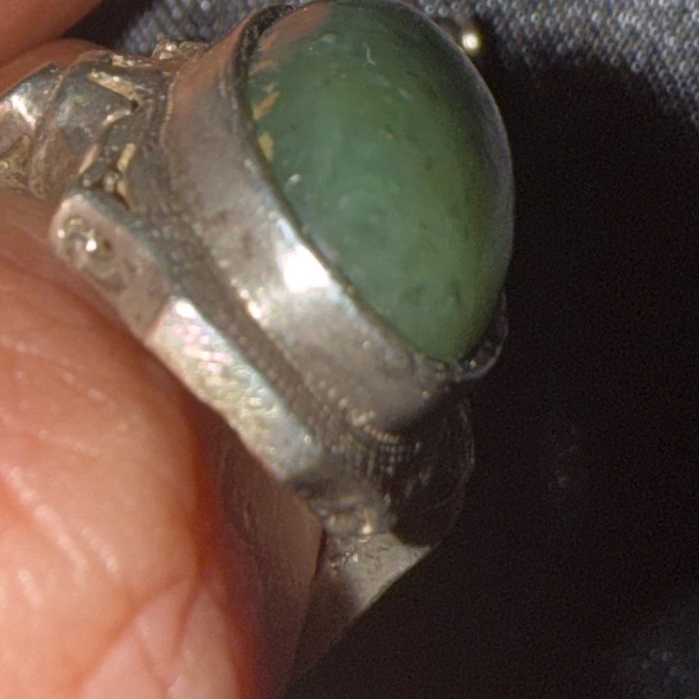 Vintage real Nephrite Jade Sterling Silver ring 1960s
Sz 6 1/2 - Picture 7 of 14